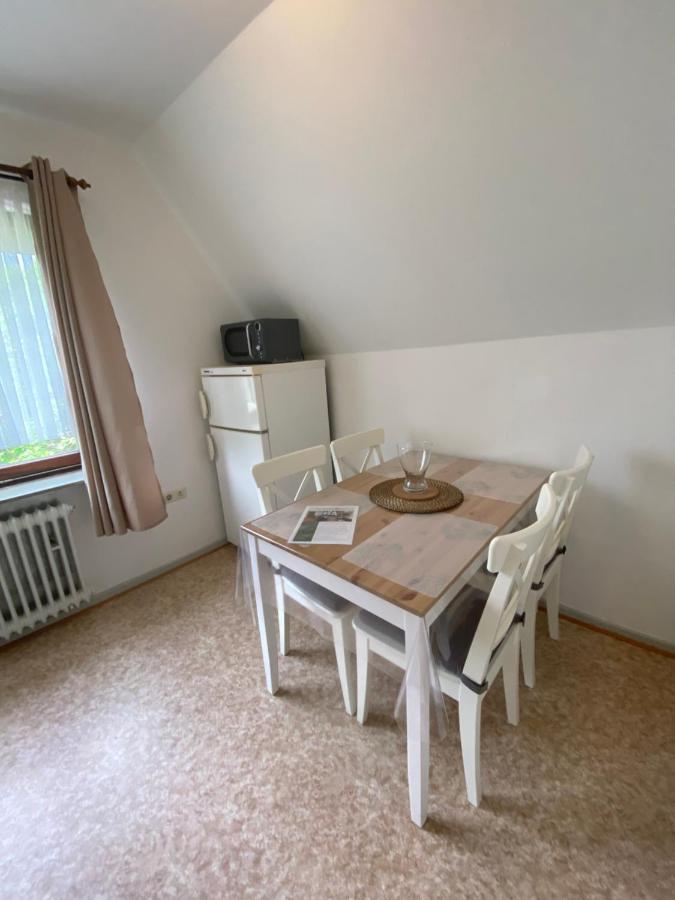 Ferienwohnung Mit Balkon Und Eingezaeunten Garten Aurich Exterior photo