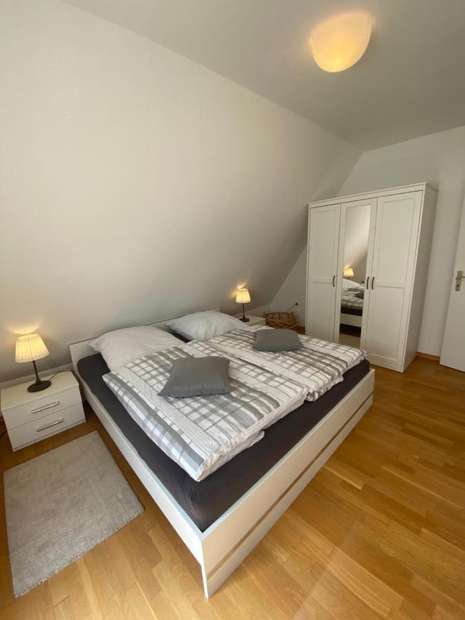 Ferienwohnung Mit Balkon Und Eingezaeunten Garten Aurich Exterior photo